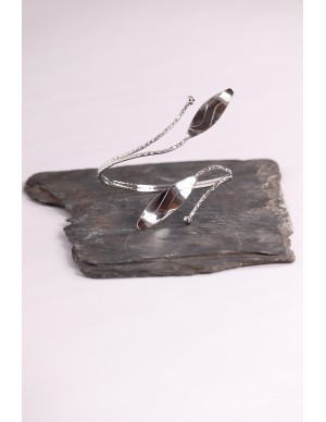 Brazalete plateado de hojas