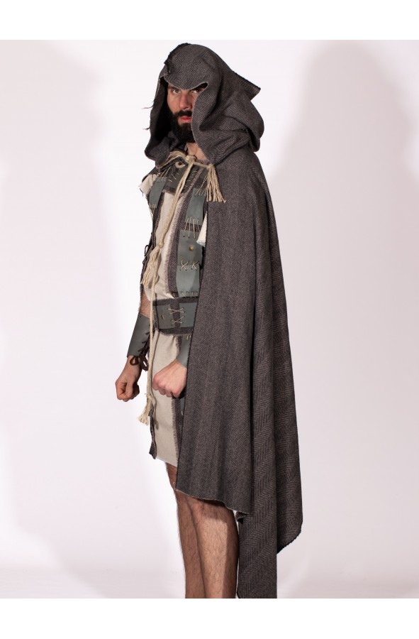 Capa medieval de paño con capucha