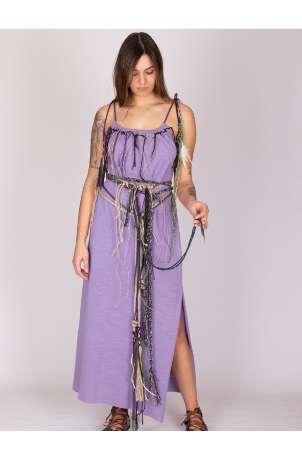 Vestido medieval malva con plumas y...