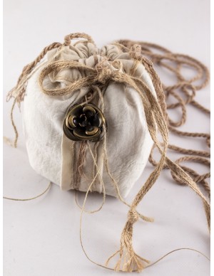 Bolso artesano con flor