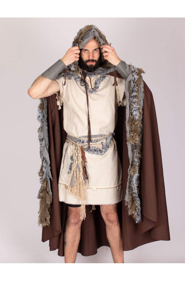 Traje celta corto con tejido de pelo...