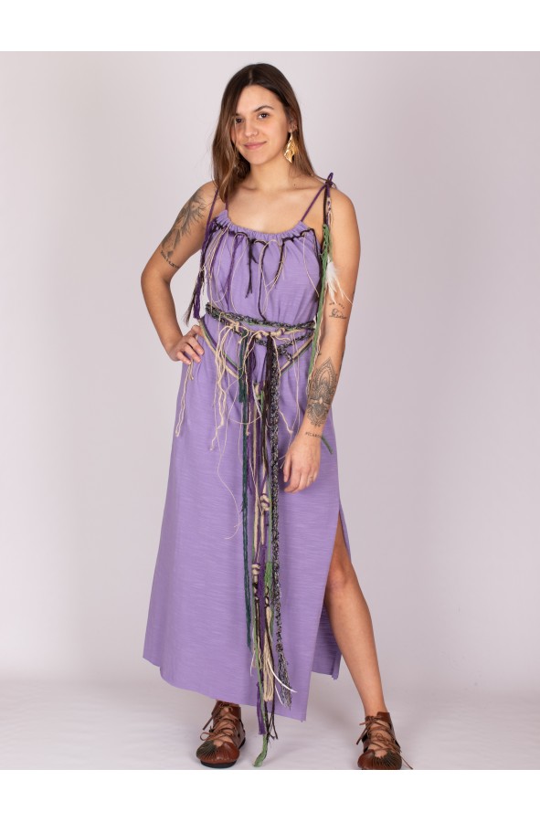 Vestido medieval malva con plumas y...