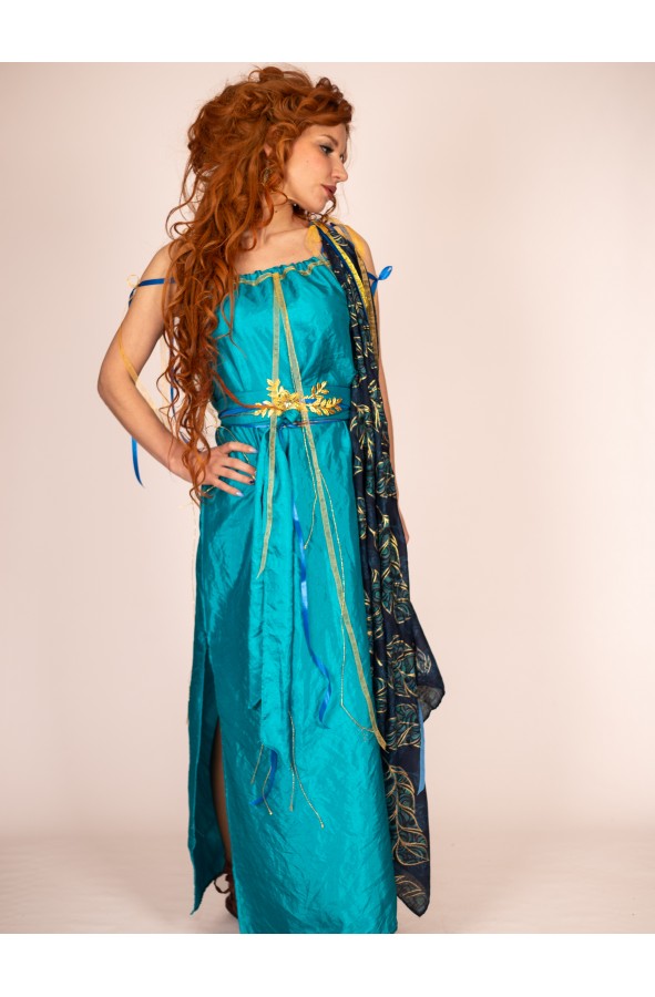 Vestido Azul con Manto de hojas de...