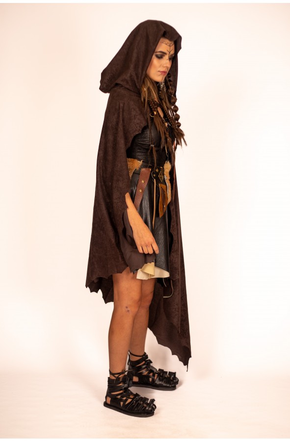 Capa medieval con capucha de guerrera...