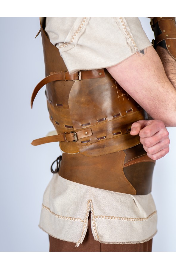 Armadura de medio pecho en cuero...