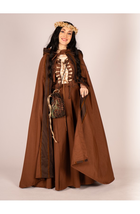 Capa medieval marrón con ribetes de...