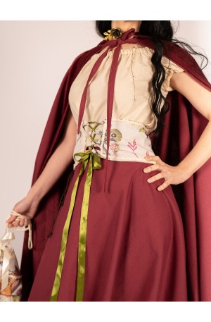 Romantic cream waist...