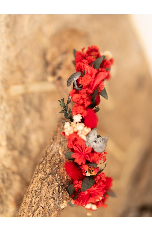 Diadema de flores secas rojas