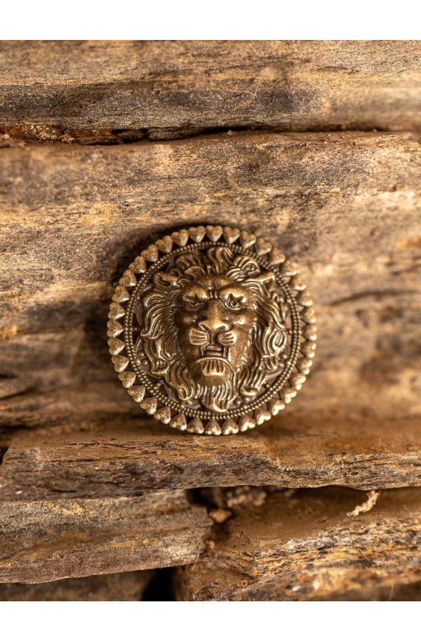 Broche romano dorado con león