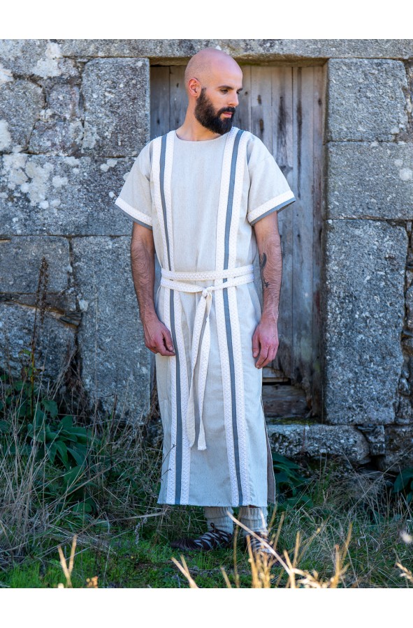 Long tunic with handcrafted belt