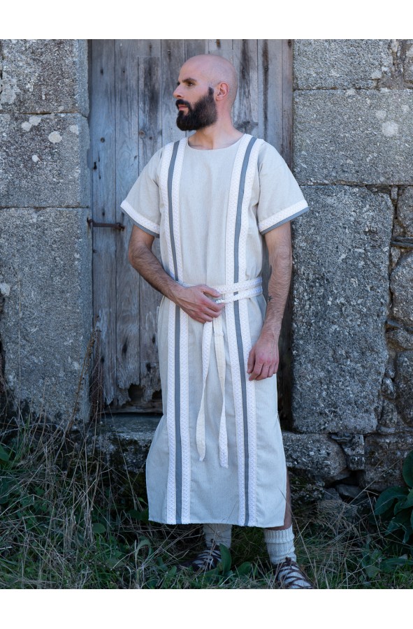 Long tunic with handcrafted belt