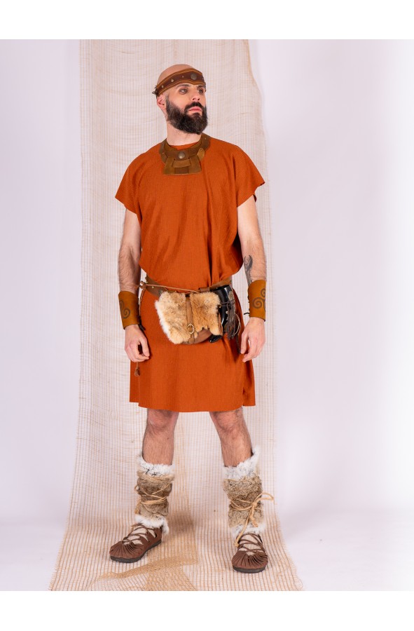 Collar celta de cuero envejecido