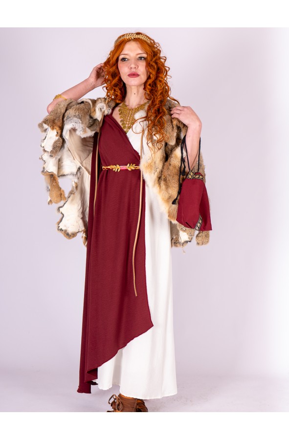 Roman dress in white and deep burgundy