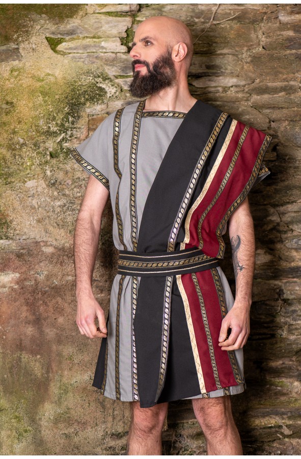 Traje romano gris con toga negra y...