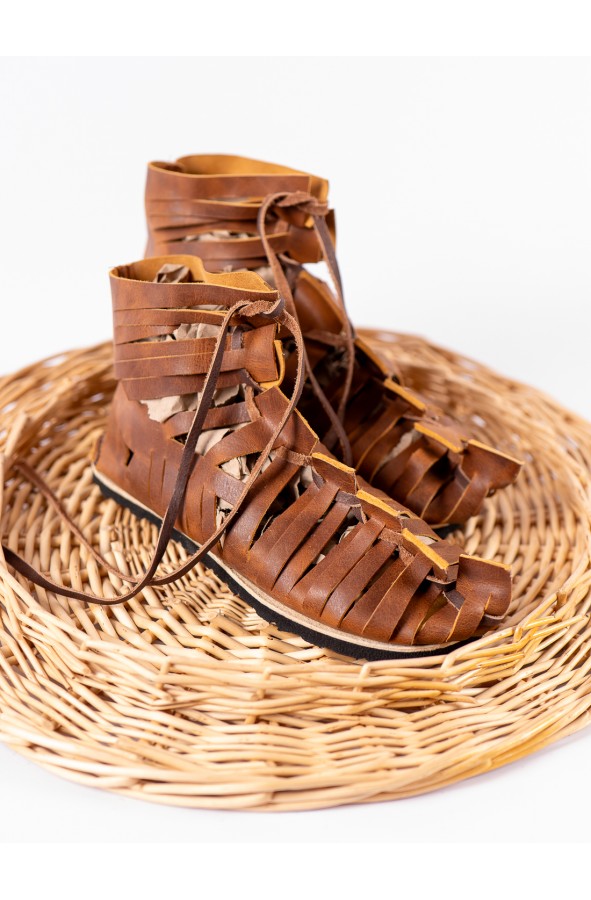 Caligae romanas en cuero marrón...