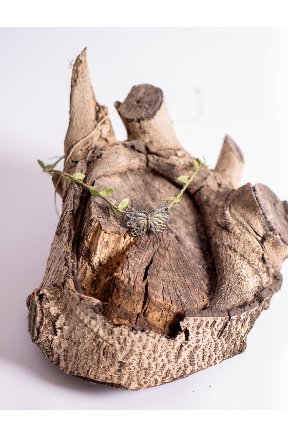 Diadema celta medieval con mariposa y...